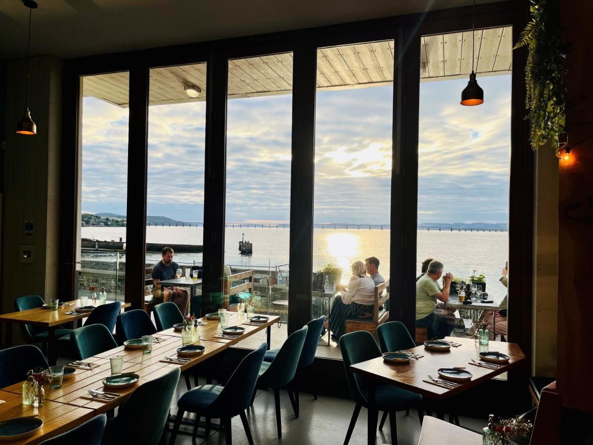 The Newport Restaurant With Rooms ภายนอก รูปภาพ